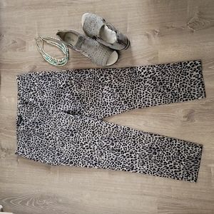 WHBM sz 6R gray/blk leopard ankle pant